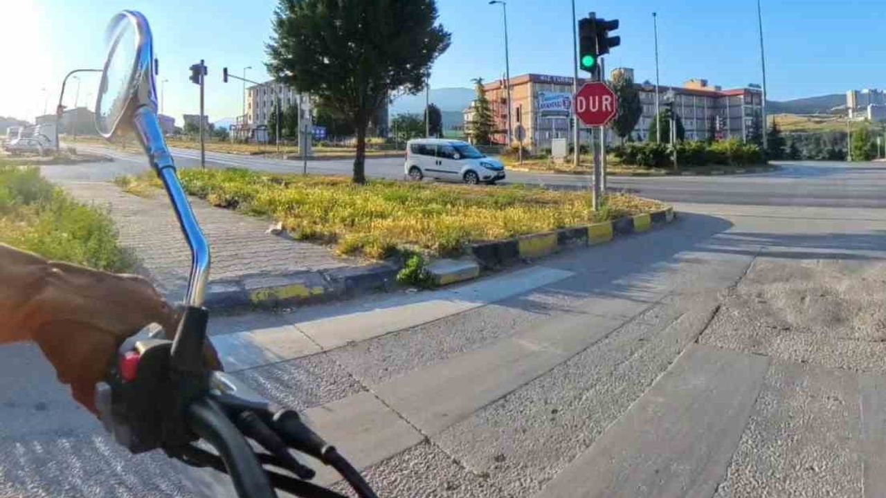 Karabük'te Jandarma Kavşağı'nda kırmızı ışık ihlali yapan araca 5 bin lira ceza