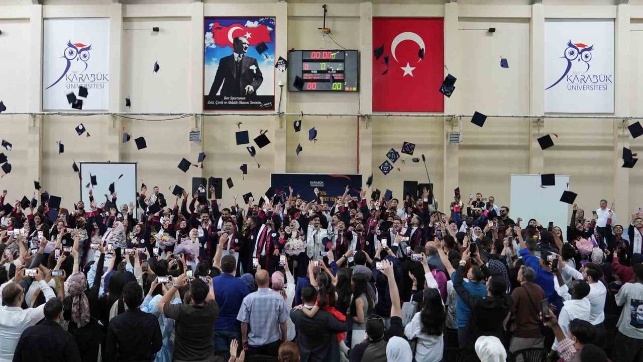 Karabük Üniversitesi Mühendislik ve Doğa Bilimleri Fakültesi mezunlarını uğurladı