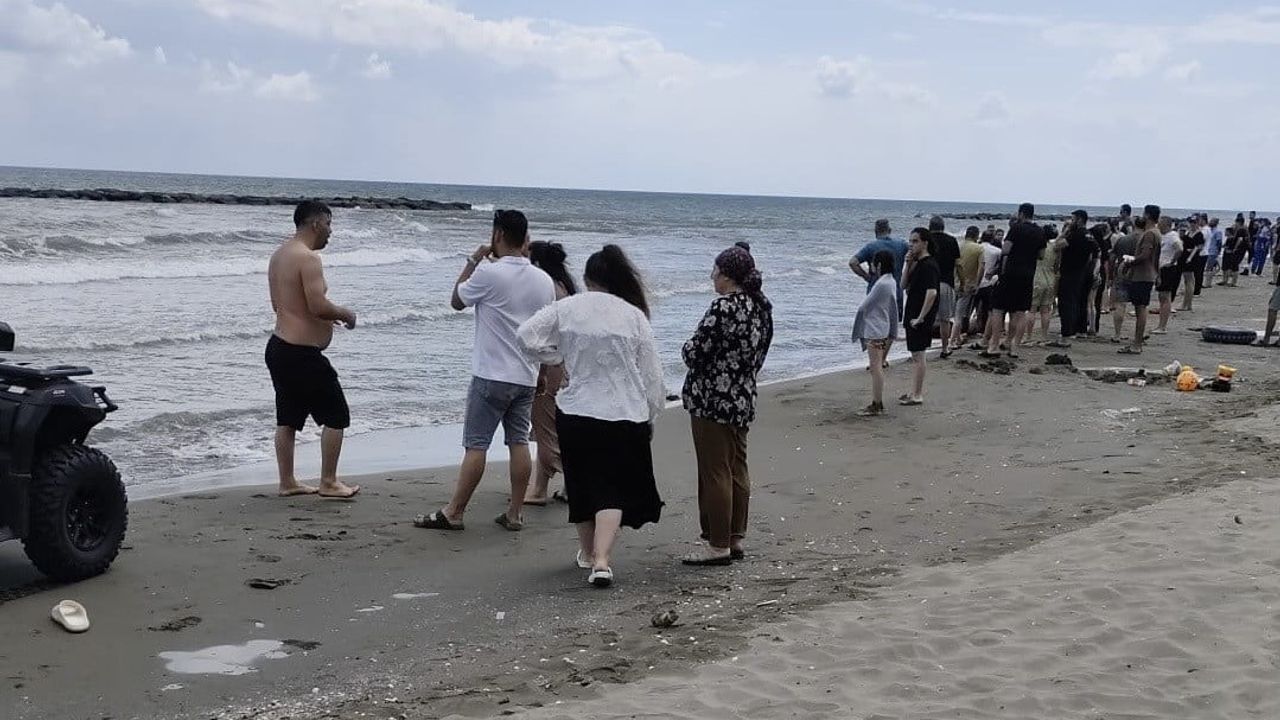 Karadeniz'de uyarıya rağmen denize giren Suriye uyruklu akraba grubundan 1 kişi öldü, 2 kişi hastanelik