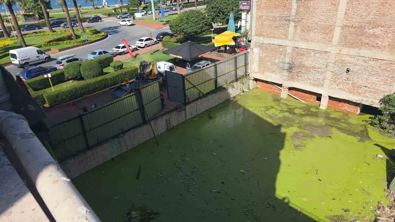 Karadeniz Ereğli'de yamaçta toprak kayması, bölge için tedbir çağrısı