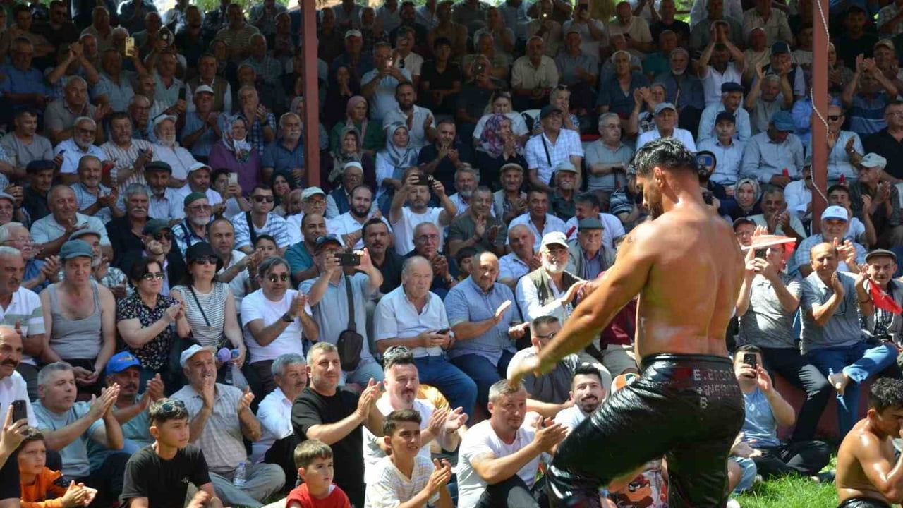 Karadeniz’in kırkpınarı Dikmen yağlı güreşlerinin başpehlivanı Mustafa Taş
