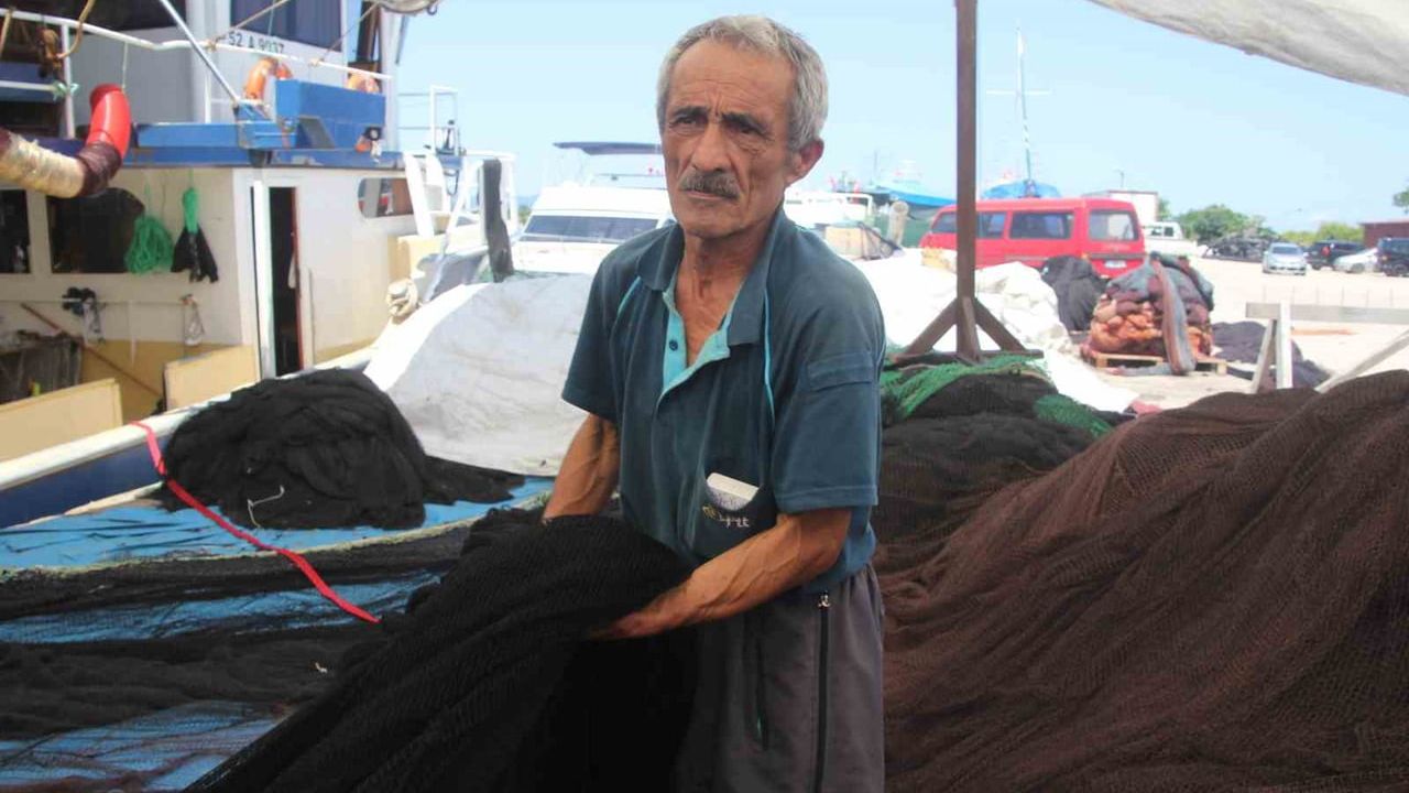Karadenizli balıkçılar ağ ve tekne bakımlarıyla sezona hazırlanıyor