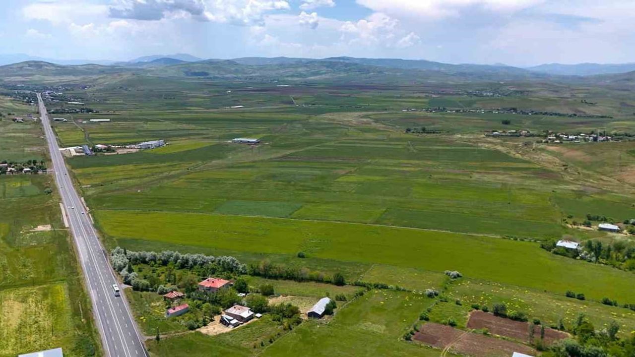 Karakoçan'da Yukarıovacık barajı için ilk kazma vuruldu