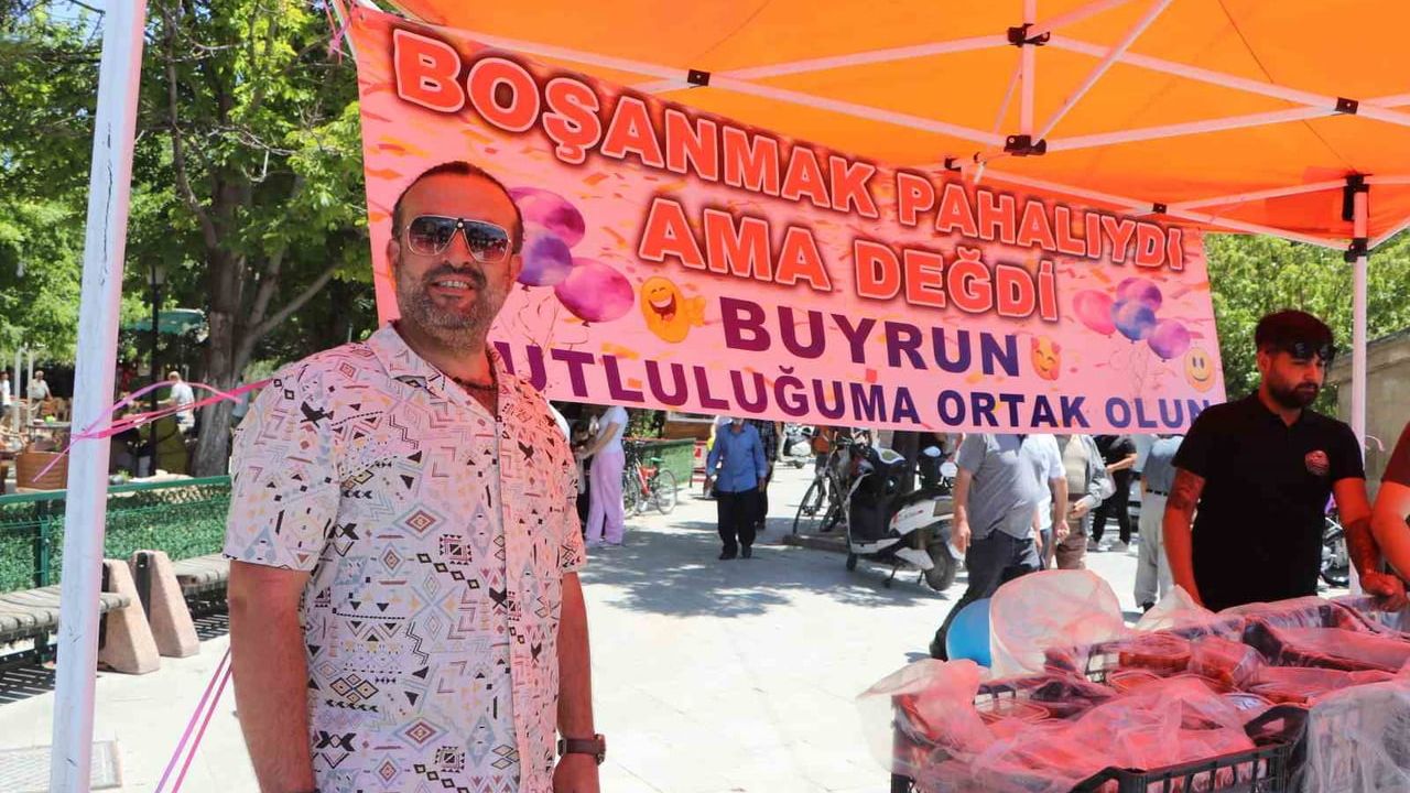 Karaman’da 11 yıllık evliliğini sonlandıran gurbetçi lokma dağıttı