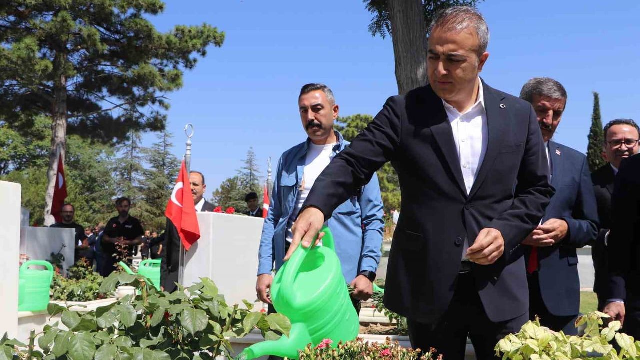 Karaman'da 15 Temmuz'da şehitlikler ziyaret edildi