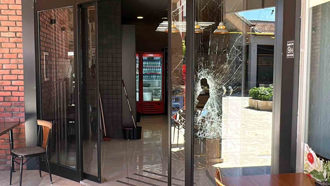 Karaman’da camı kırarak DMD hastası çocuğun yardım kumbarasındaki paraları çalan şüphelinin görüntüleri