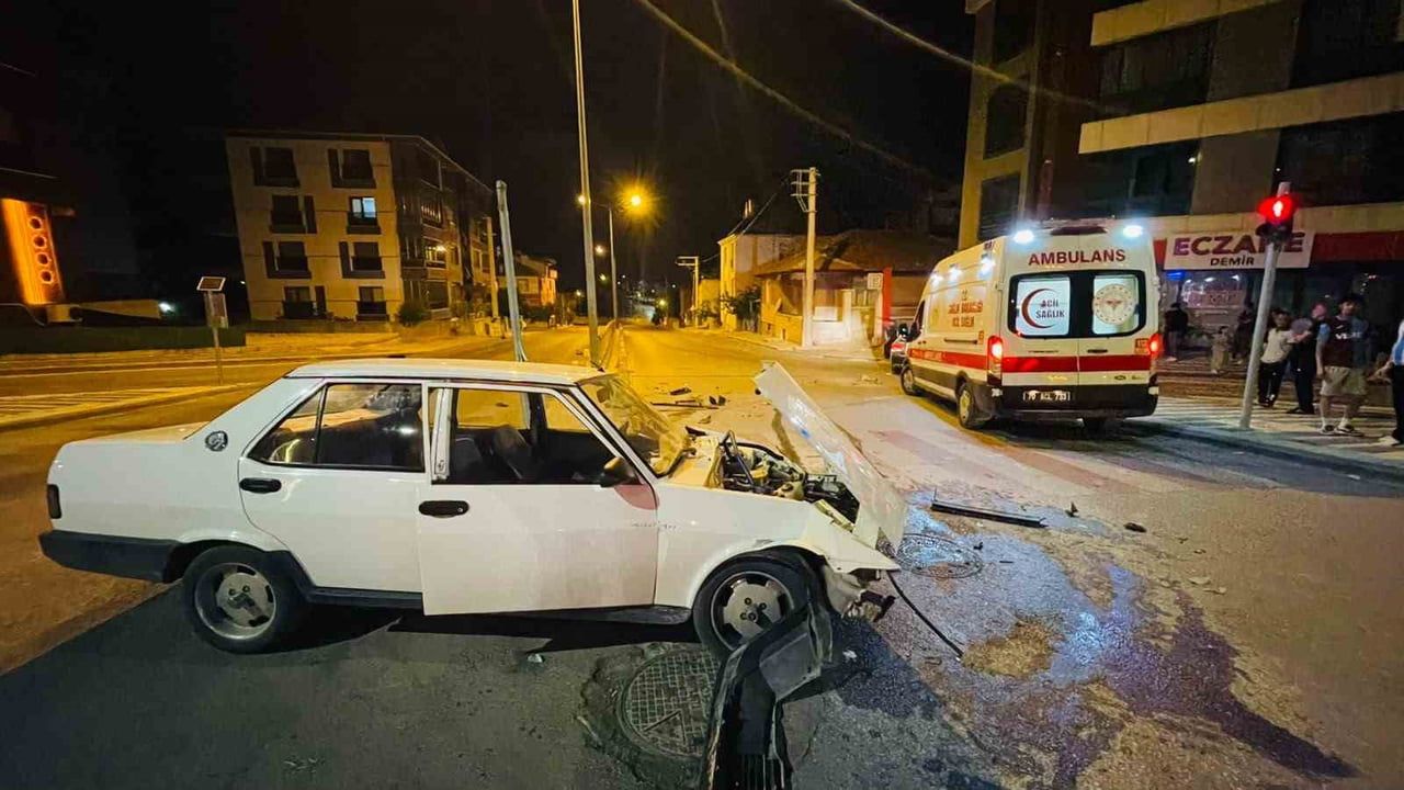 Karaman'da iki otomobilin çarpıştığı kaza maddi hasarla sonuçlandı