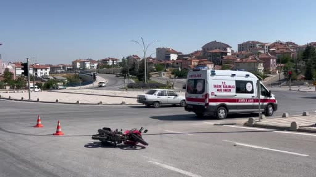 Karaman’da kavşakta çarpışma: motosiklet sürücüsü yaralandı