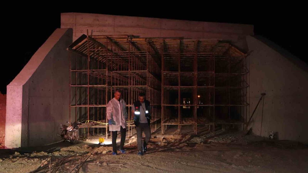 Karaman'da köprü inşaatının iskele demirlerine çarpan motosiklet sürücüsü ağır yaralandı
