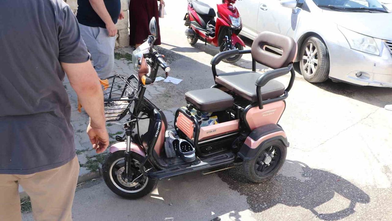 Karaman'da otomobil ile elektrikli bisiklet çarpıştı: 2 çocuk yaralandı