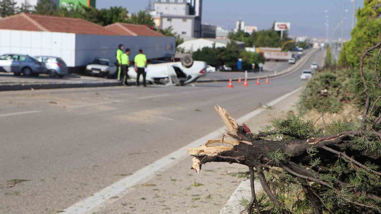Karaman'da otomobil takla attı: aynı aileden 5 yaralı