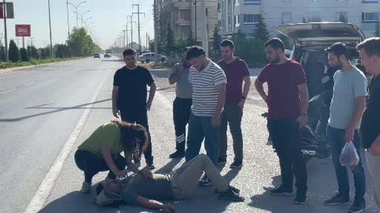 Karaman'da sabah trafiğinde çarpışma: motosiklet sürücüsü hastaneye kaldırıldı
