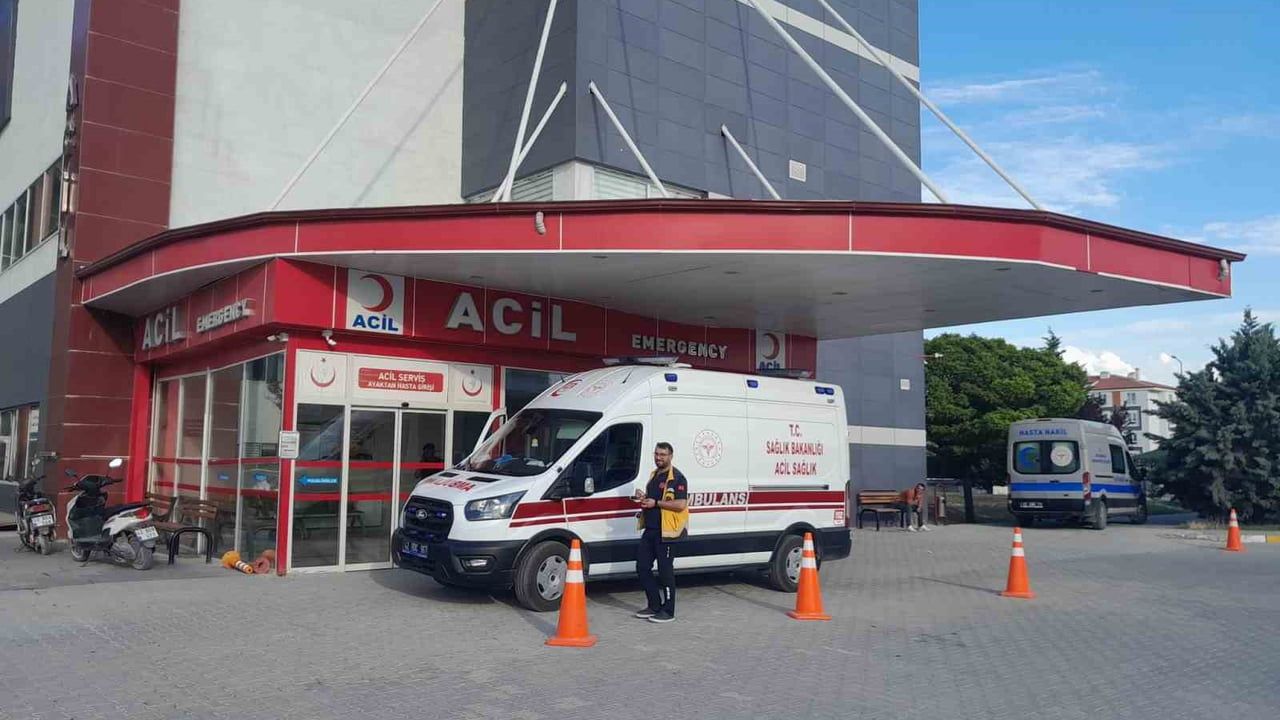 Karapınar'da kamyon ile minibüs çarpıştı: 4 yaralı