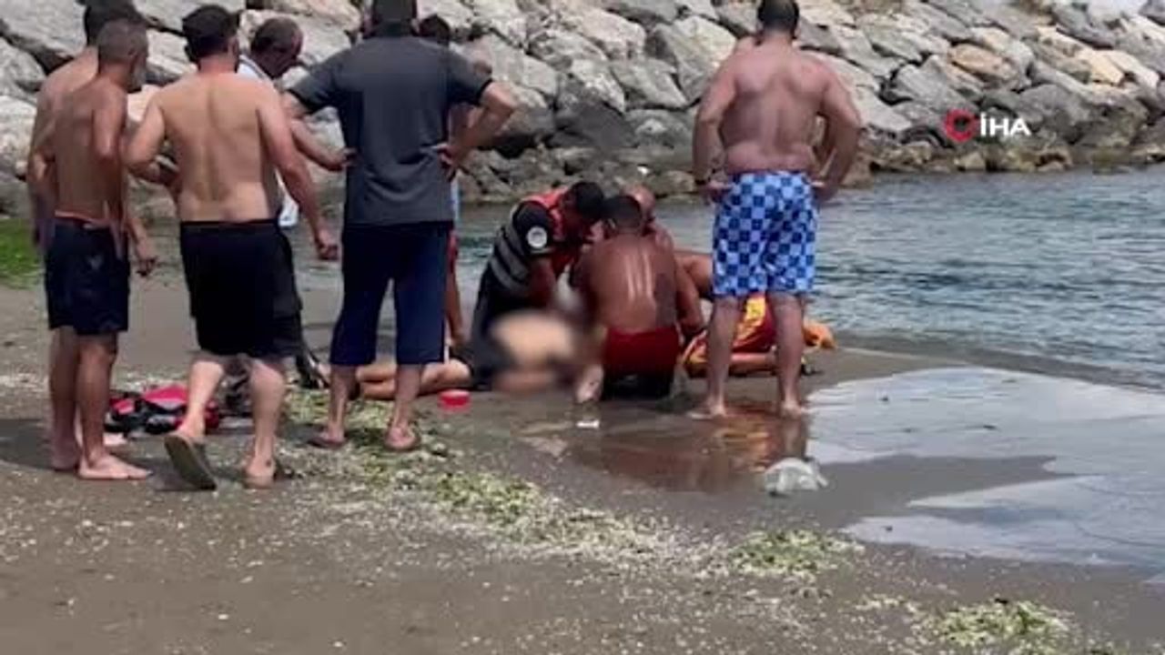Karasu'da denizde fenalaşan vatandaşa dakikalarca kalp masajı yapıldı