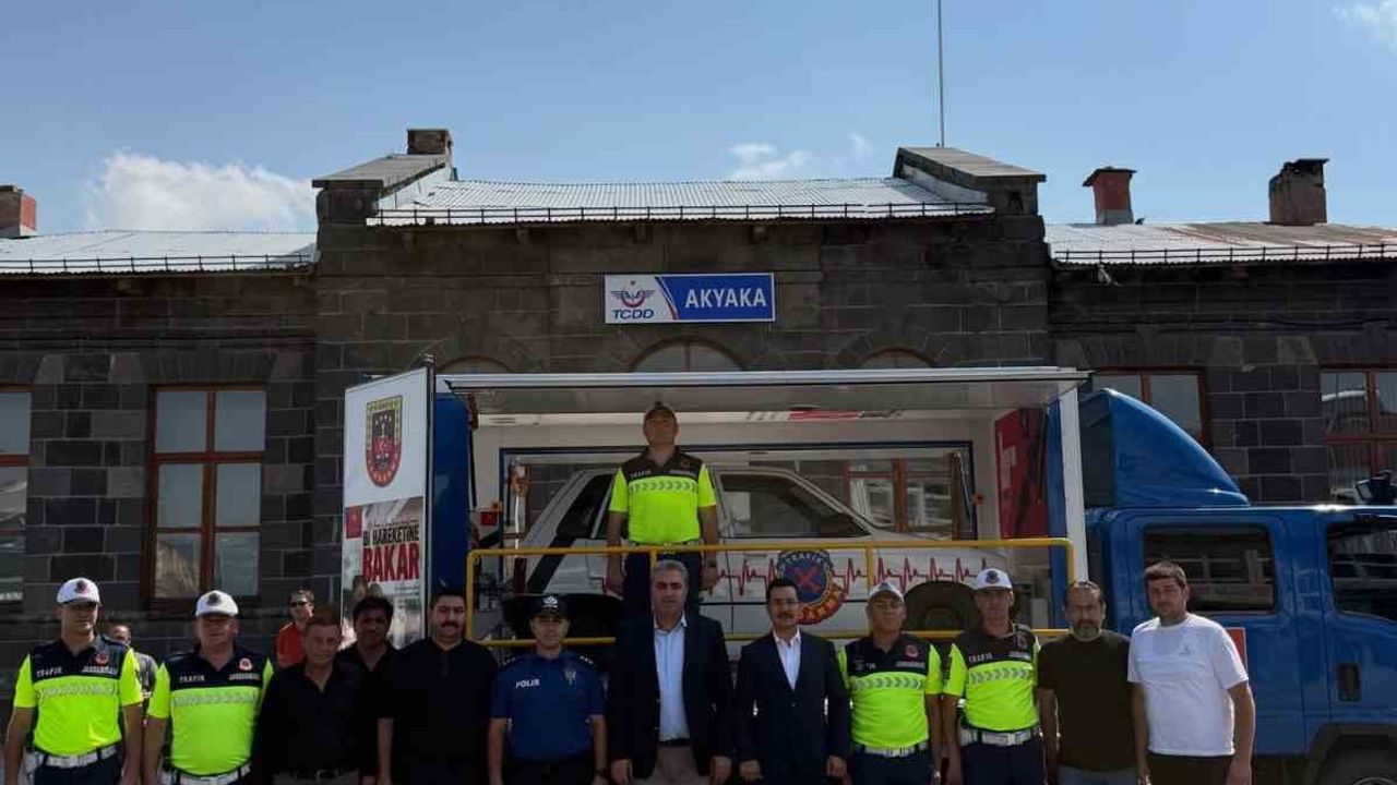 Kars'ta emniyet kemeri simülasyonu takla anını gerçekçi şekilde yaşattı