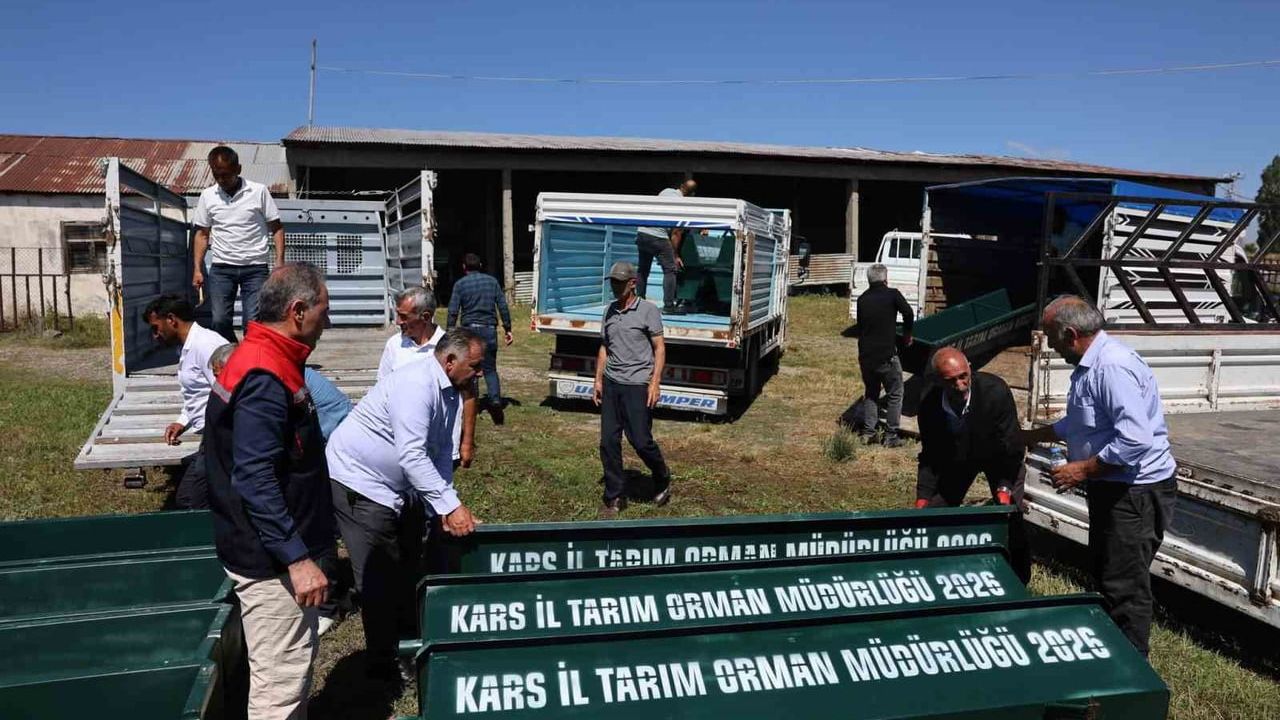 Kars'ta meralar için modern içme suyu sıvatları dağıtımı başladı