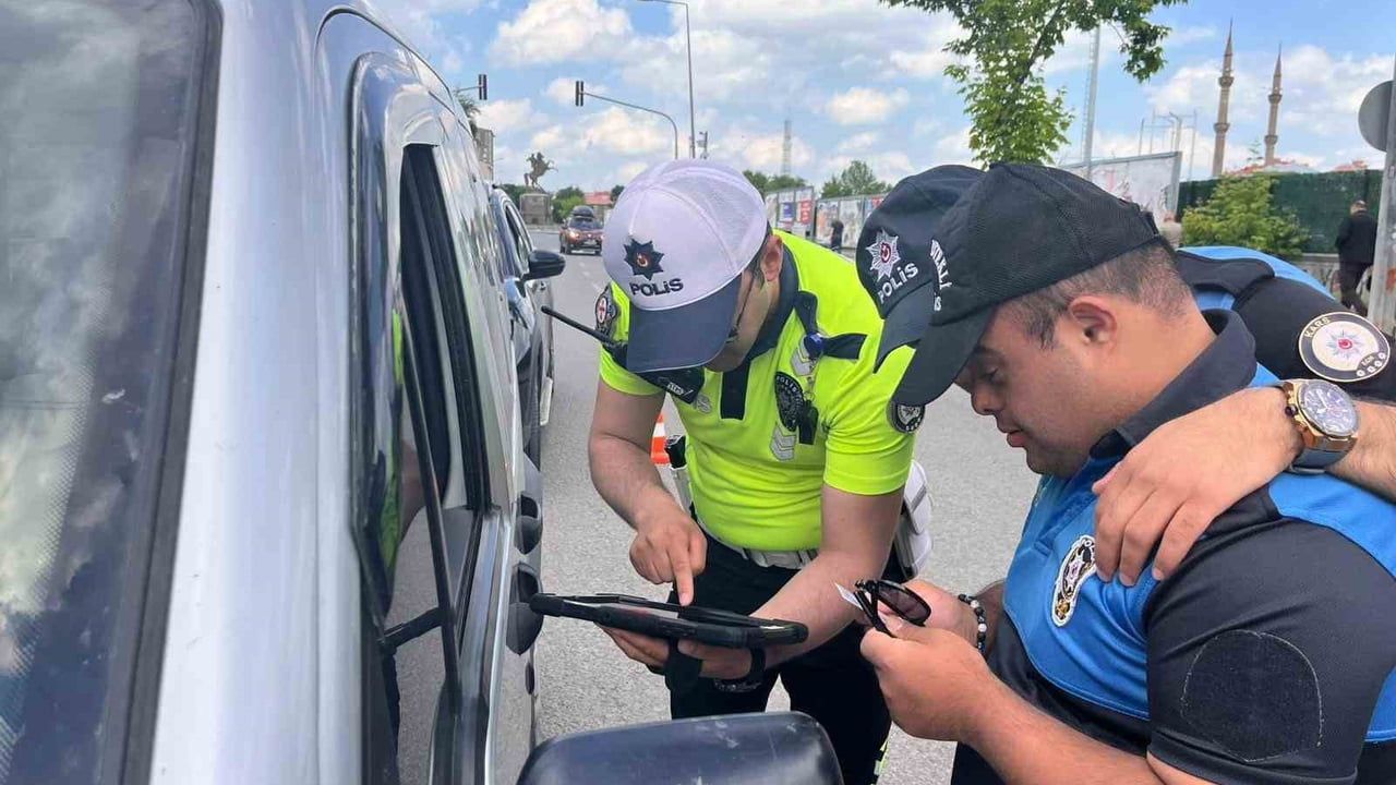 Kars'ta özel gereksinimli gencin polislik hayali gerçeğe dönüştü