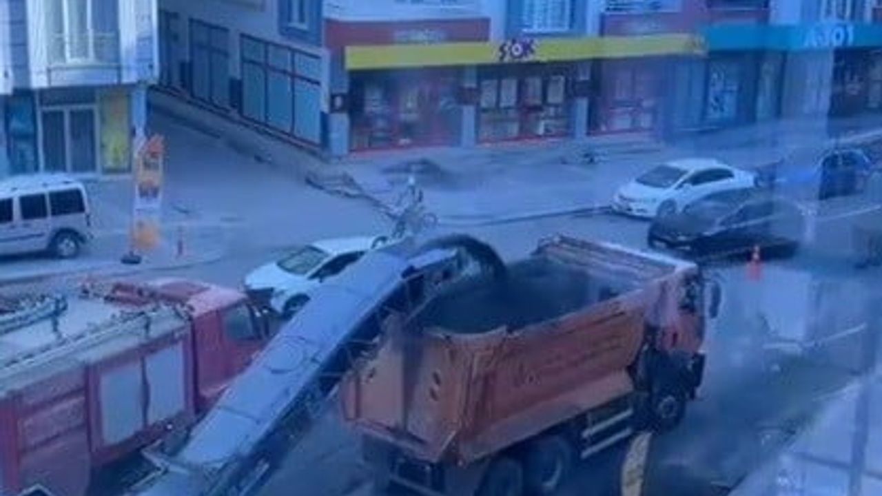 Kars'ta şehir içi ana arterlerde kapsamlı asfalt yenileme çalışması