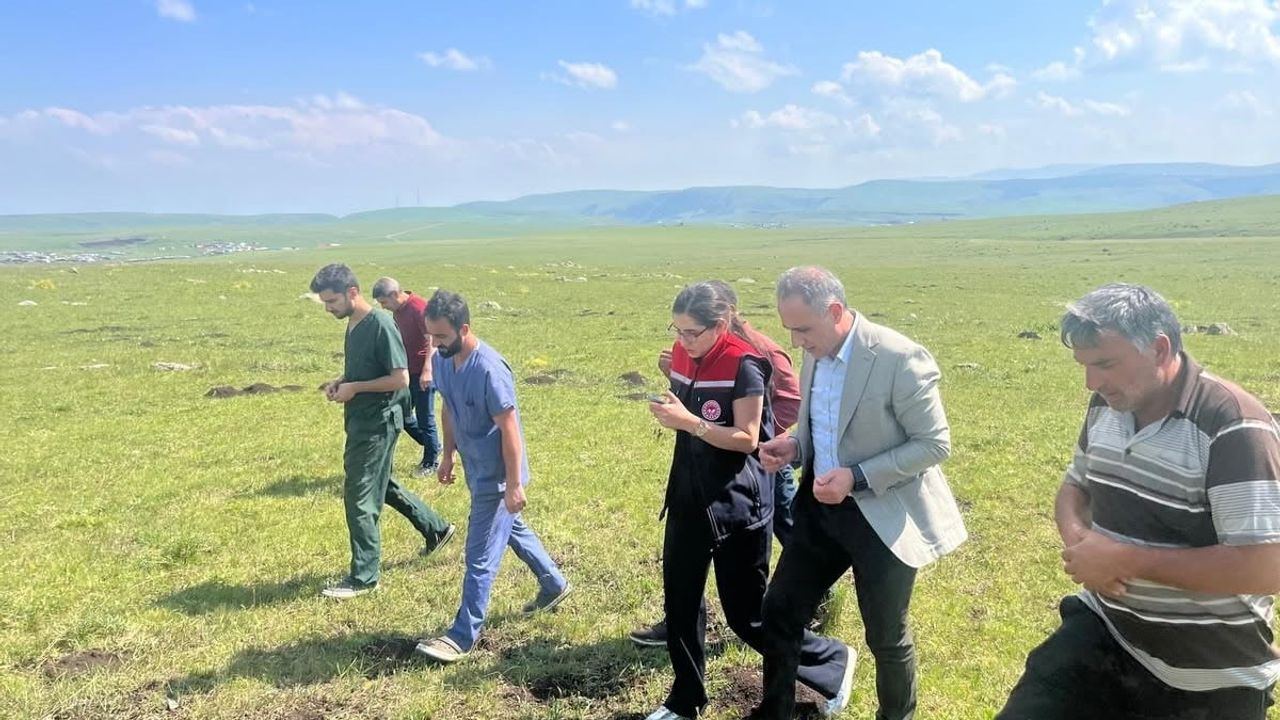 Kars Tarım ve Orman Müdürü Enver Aydın Susuz Yaylası'nda üreticilerle buluştu