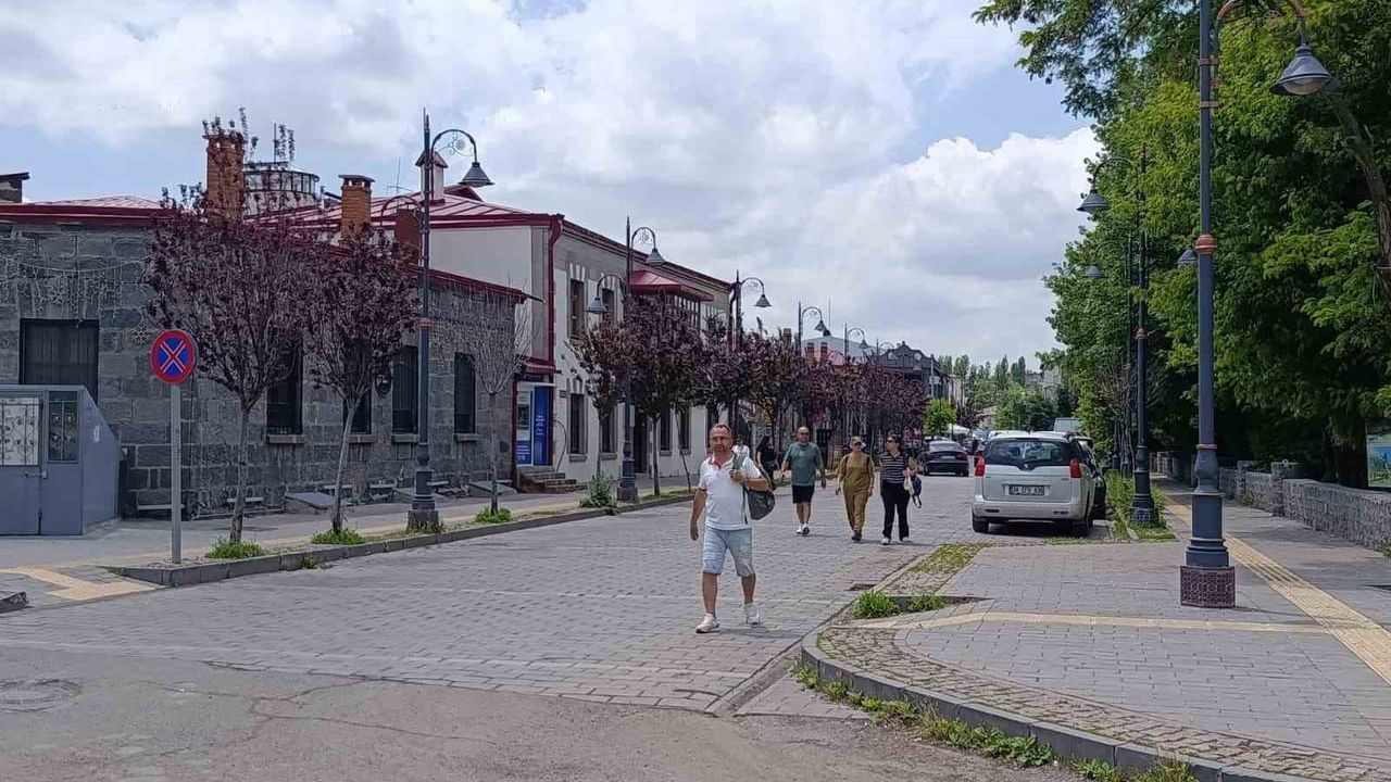 Kars yaz turizminin gözdesi oldu: tarih, doğa ve kültür bir arada