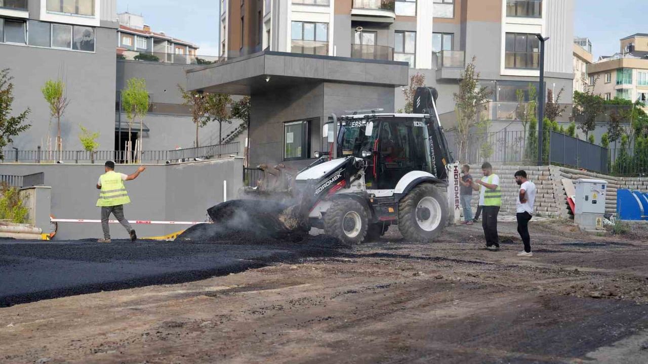 Kartal'da mahallelerde eş zamanlı yol dönüşümü: 17 bin ton sıcak asfalt hedefi