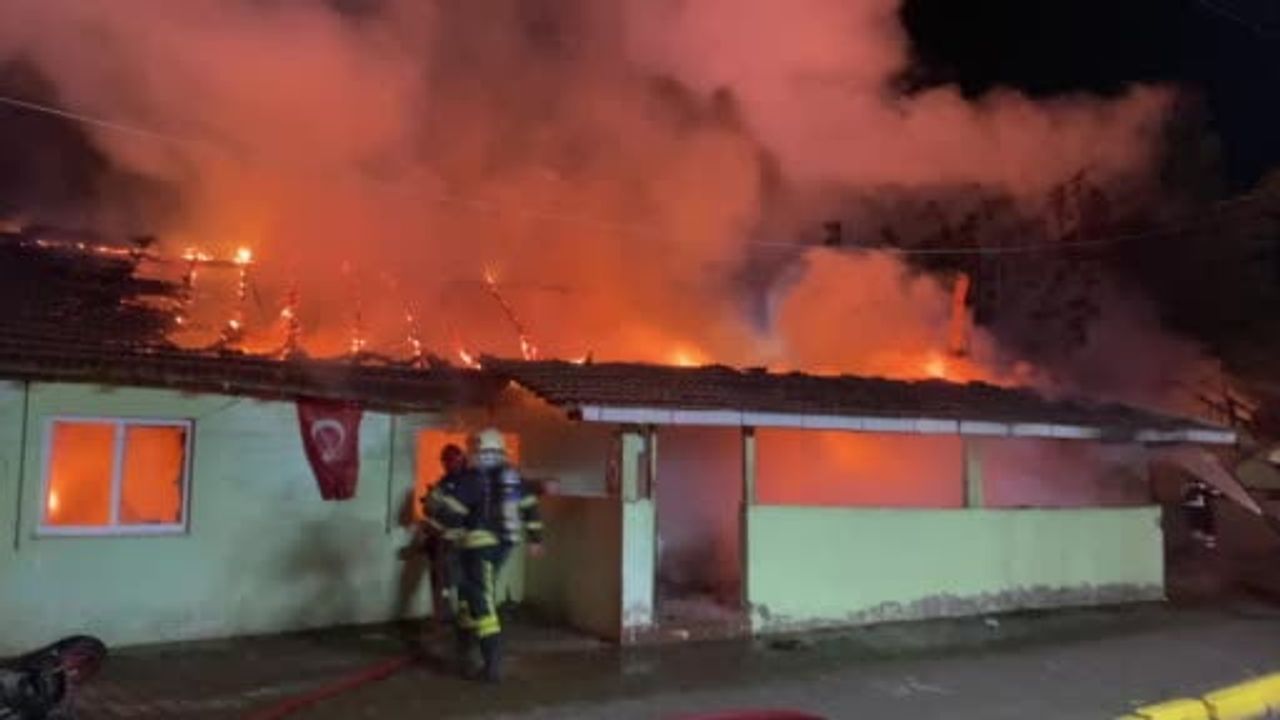 Kartepe'de annesinin evini yakan sanığa 15 yıl hapis