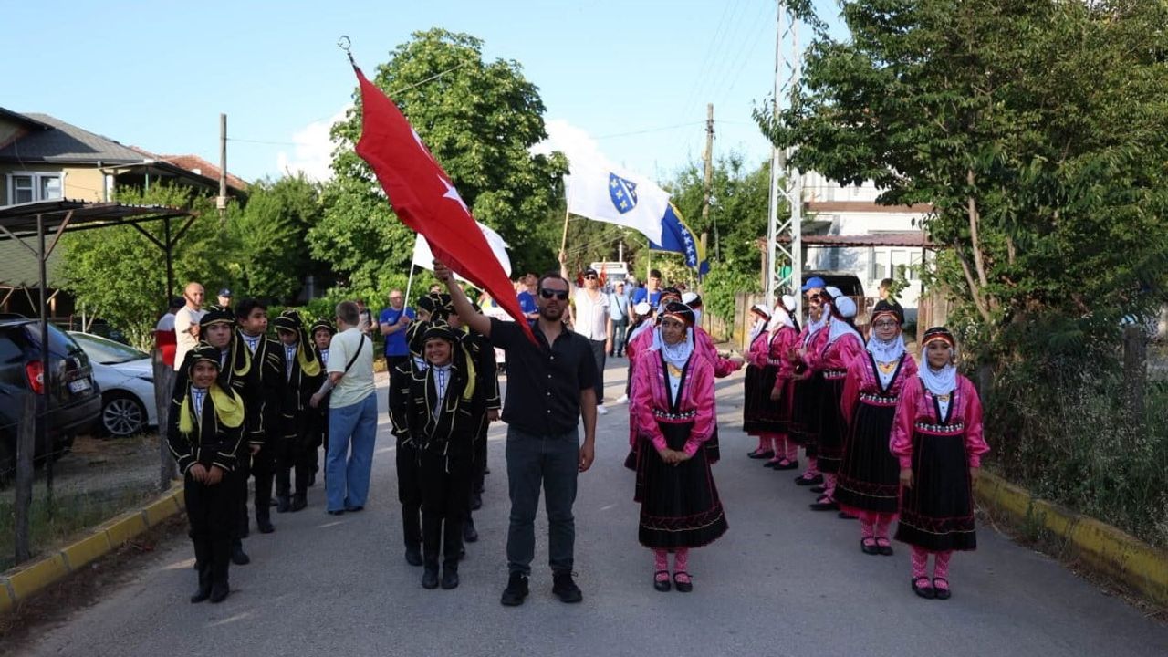 Kartepe’de uluslararası Balkan halk oyunları festivali düzenlendi