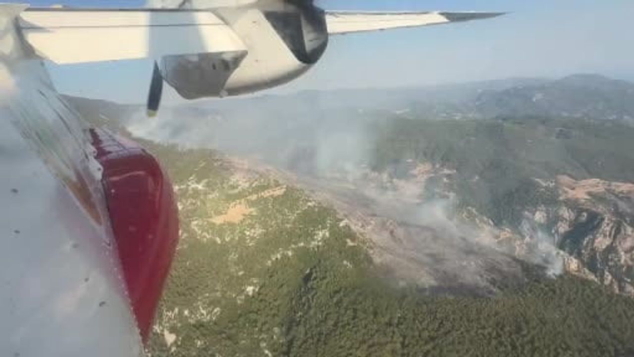 Kaş'ta Üzümlü'de çıkan orman yangınında hava operasyonları etkisini gösterdi