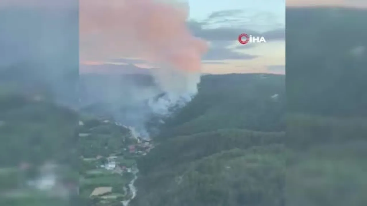 Kastamonu'da ahşap ev yangını ormana sıçradı; helikopter müdahalesi sürüyor