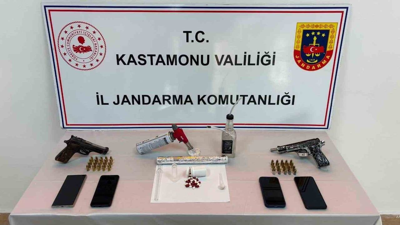 Kastamonu'da jandarma operasyonlarında yakalanan 3 şüpheli tutuklandı