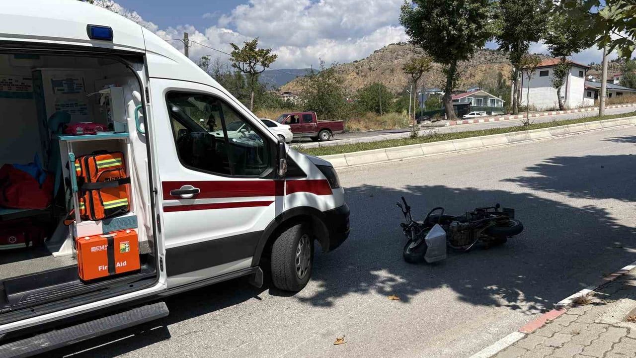 Kastamonu’da motosiklet yola düşen tenekeye çarptı: 1 yaralı