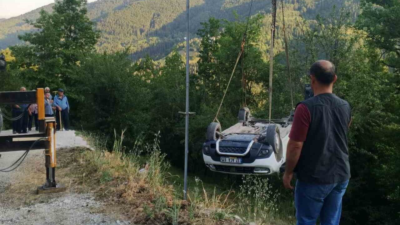 Kastamonu’da otomobil tarlaya yuvarlandı: 3 yaralı