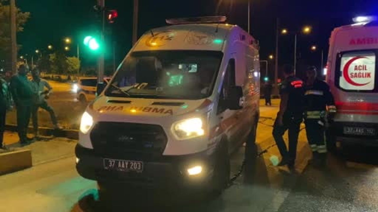 Kastamonu'da Tofaş marka otomobil tıra çarptı: 5 yaralı