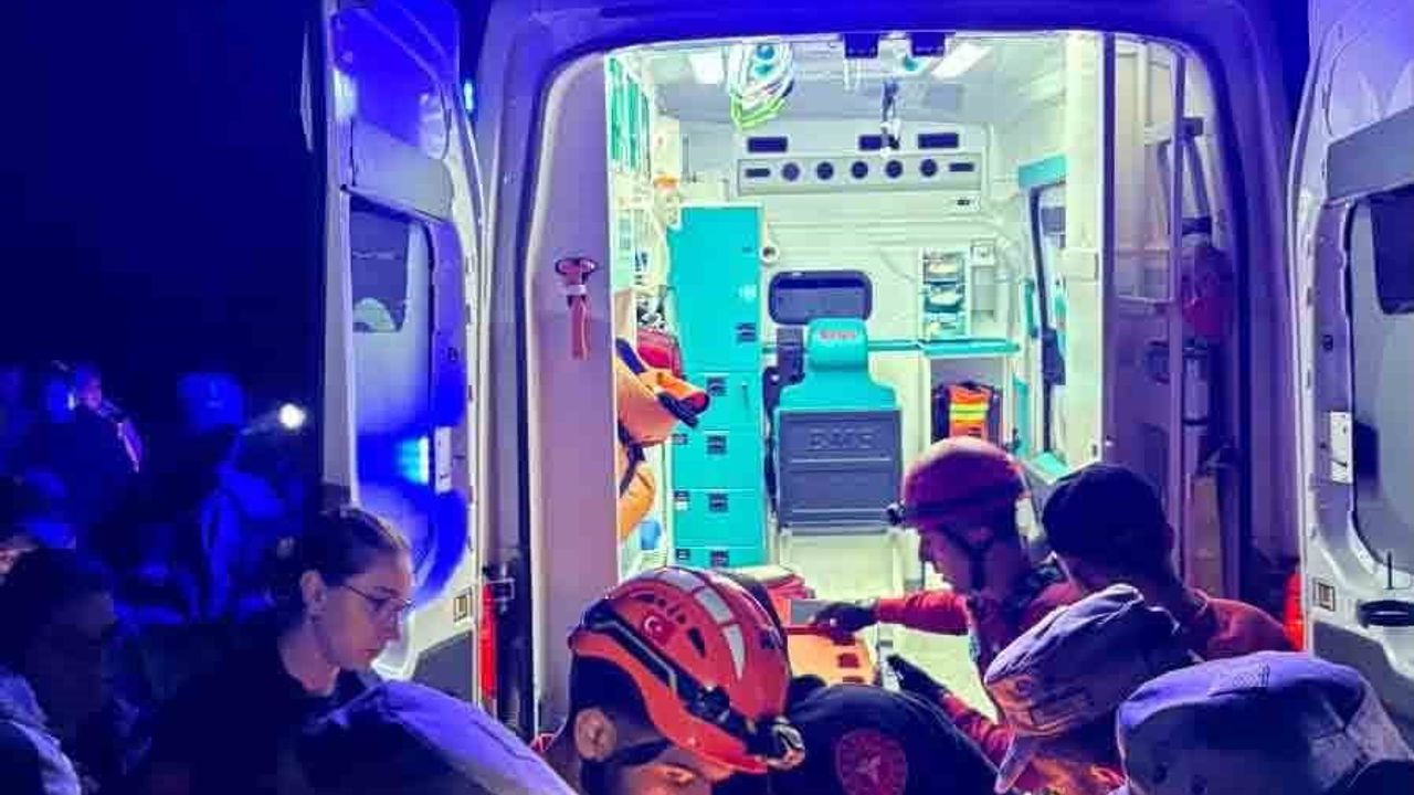Kastamonu'da uçuruma yuvarlanan kişi ekiplerce kurtarıldı
