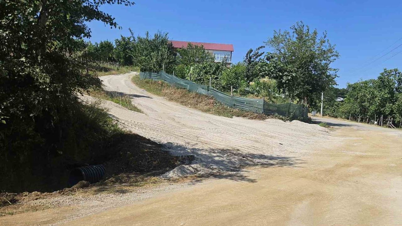 Kavakbıçkı’da koruge borularla kırsal yol güvenliği güçlendirildi