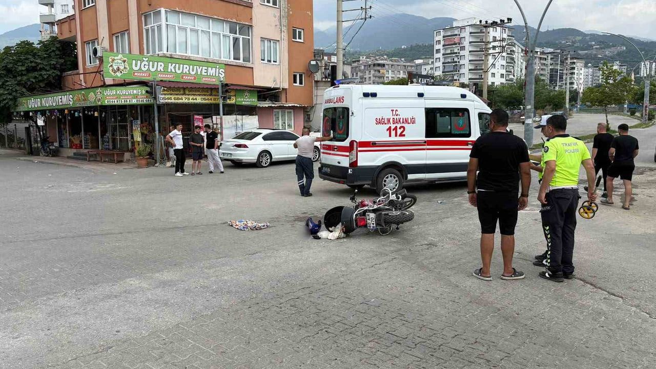 Kavşakta çarpışma: Osmaniye Düziçi'nde motosiklet sürücüsü yaralandı