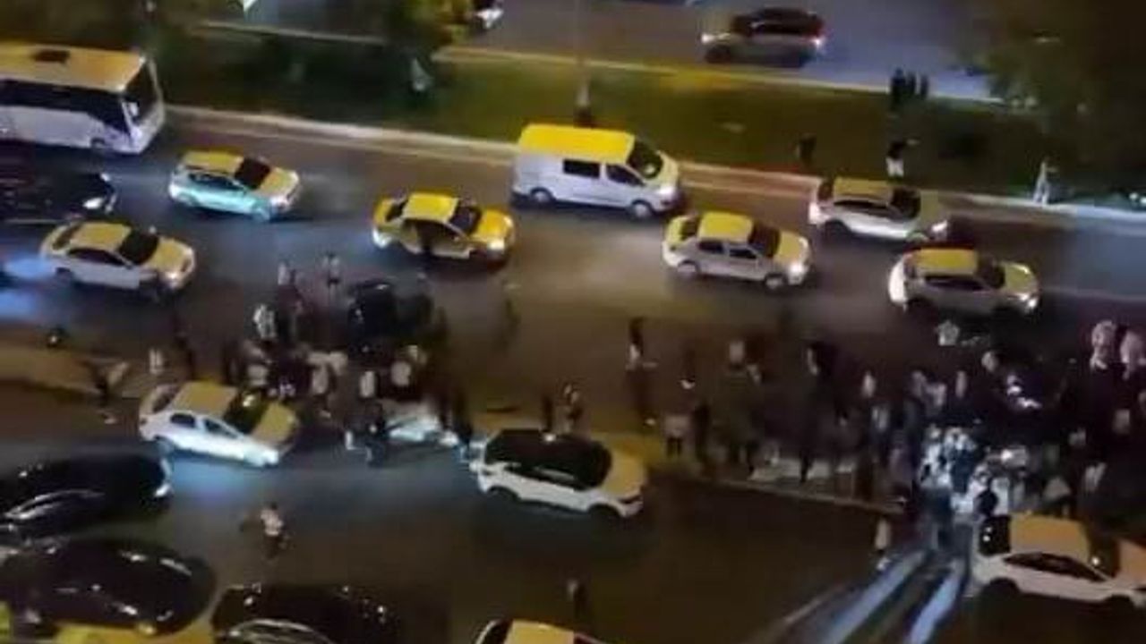 Kayapınar'da çarpışan otomobiller: 2 kişi yaralandı