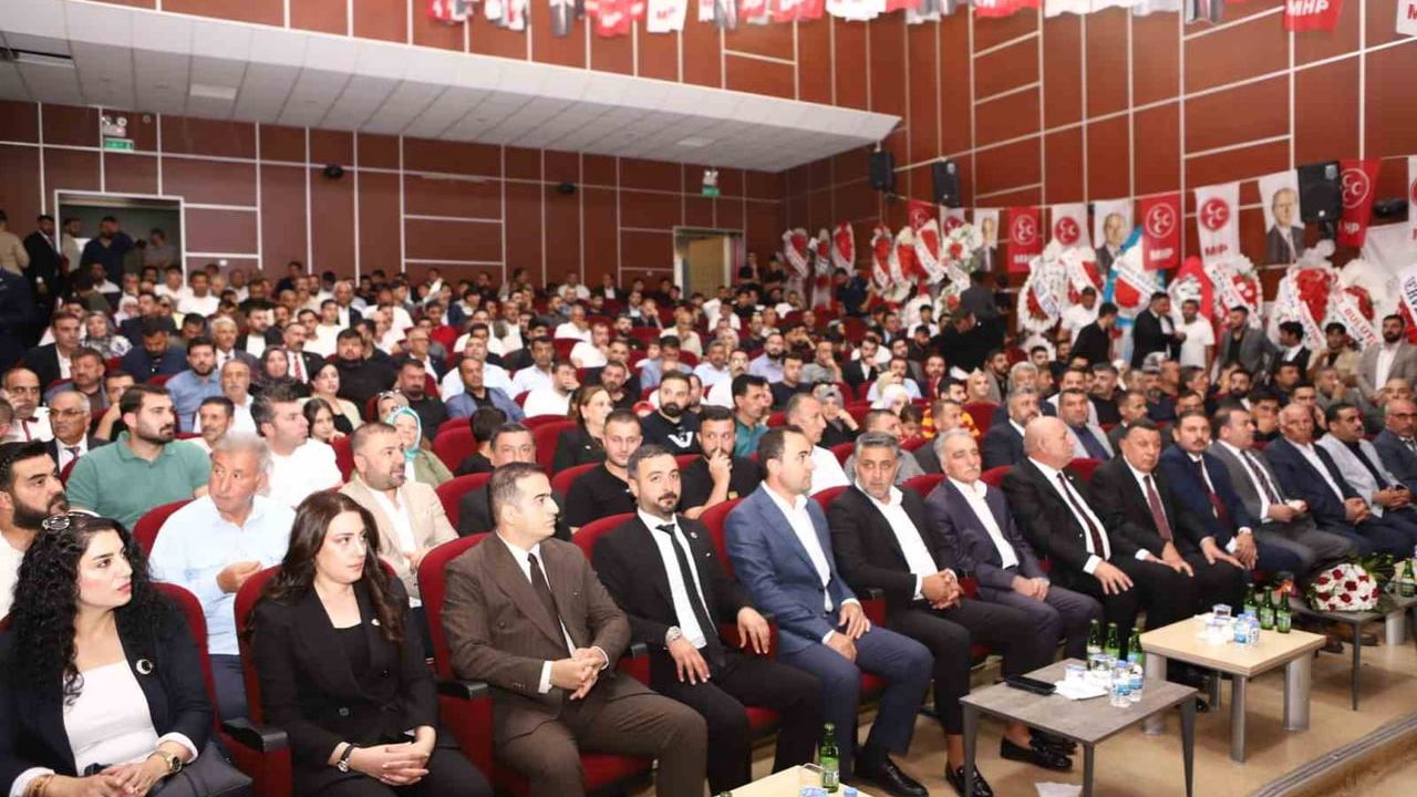 Kayapınar'da tek listeyle seçilen Baver Bulut görevine devam ediyor