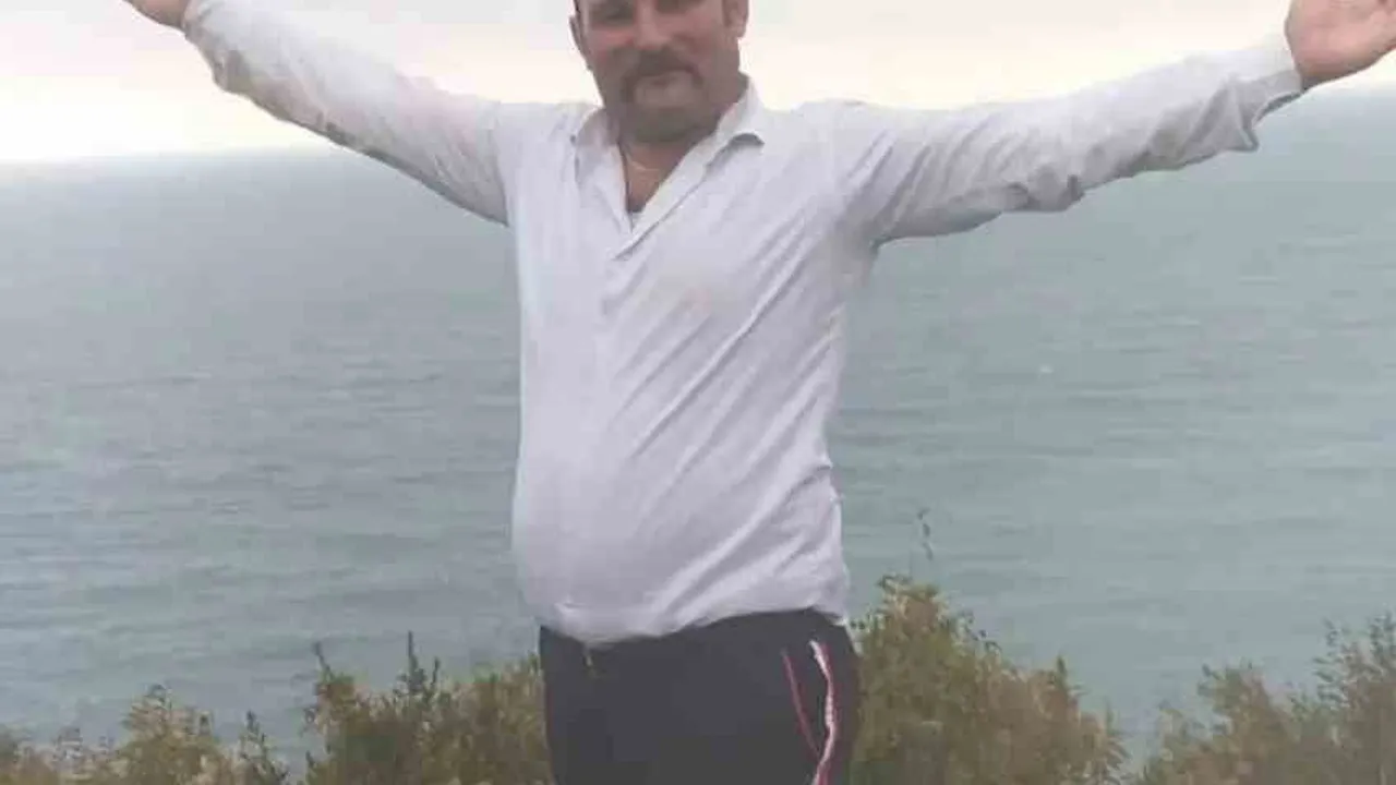 Kayıp iki arkadaş dere yatağına yuvarlanan araçta ölü bulundu