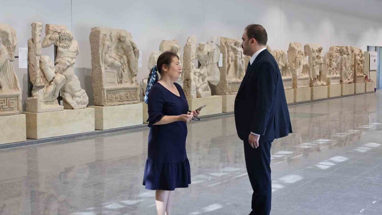 Kaymakam Battal, Afrodisias'taki çalışmaları inceledi