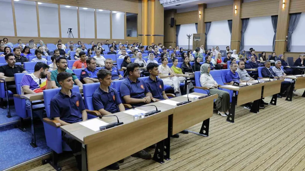 Kayseri Büyükşehir'de personel için aile ve iletişim eğitimi