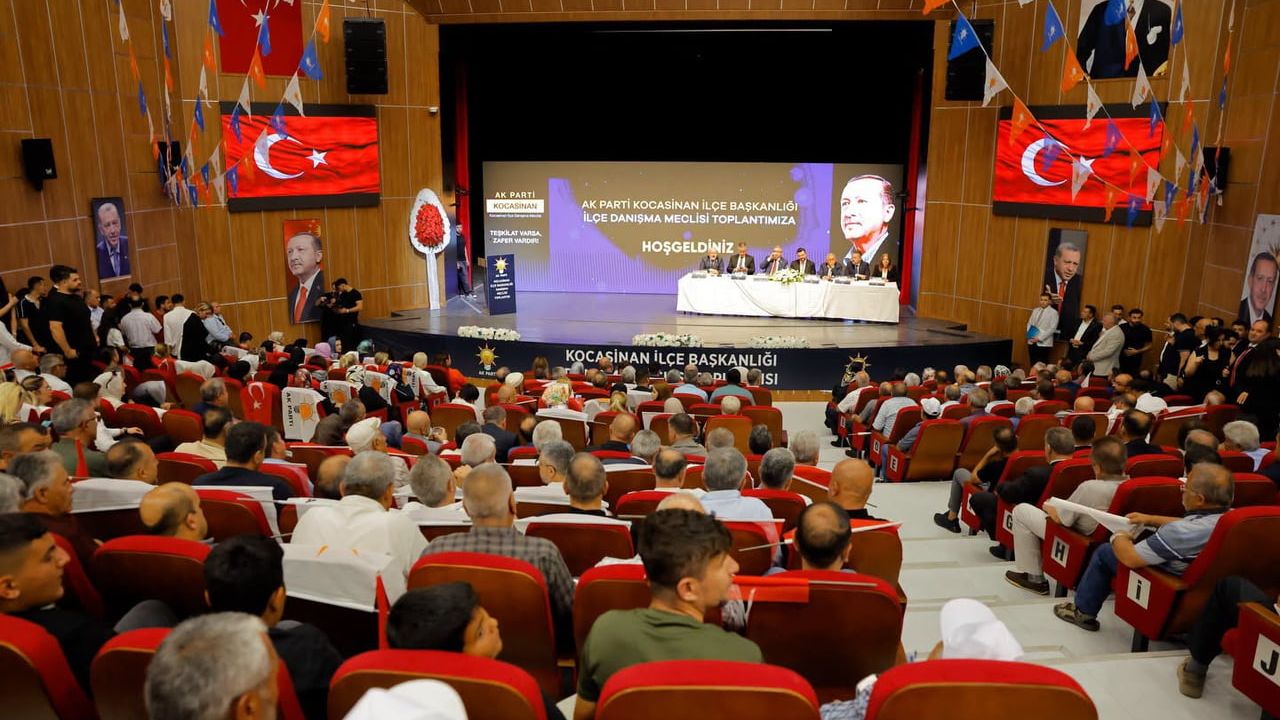 Kayseri'de AK Parti ilçe danışma meclislerinde birlik ve dayanışma öne çıktı
