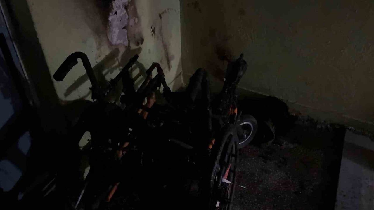 Kayseri'de oğlunun akülü tekerlekli sandalyesini ateşe verdi