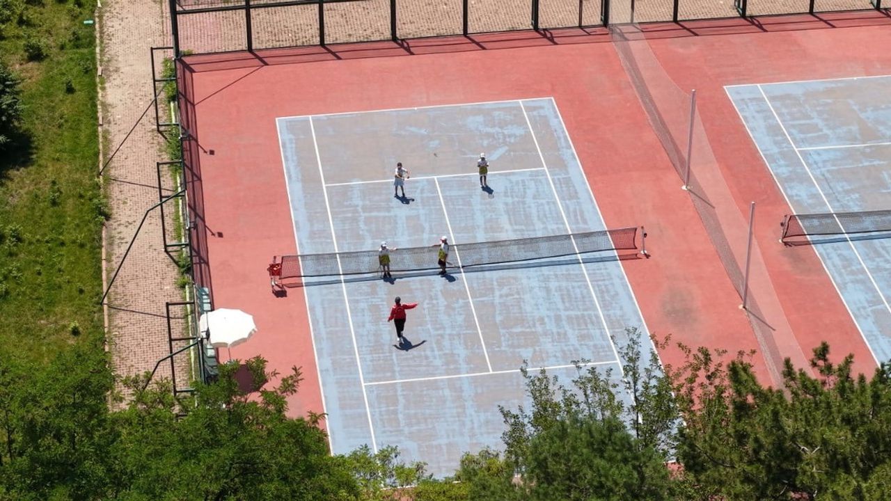 Kayseri'de yaz spor okullarıyla 10 bin 500 çocuk sporla buluştu