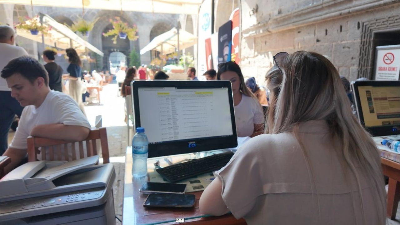 Kayseri'nin Hunat Hatun'da ücretsiz tercih desteği gençlerden tam not