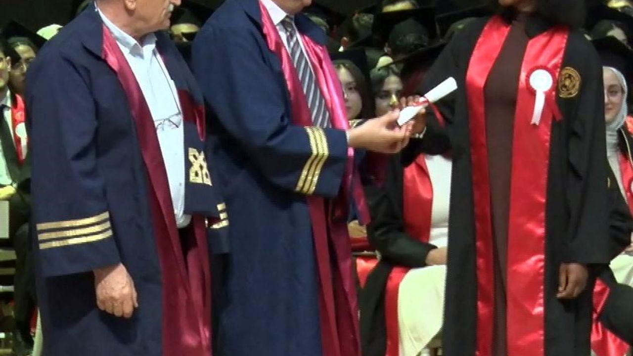 Kayseri'ye 4 bin 900 kilometreden gelen Mali vatandaşı tıp diploması aldı