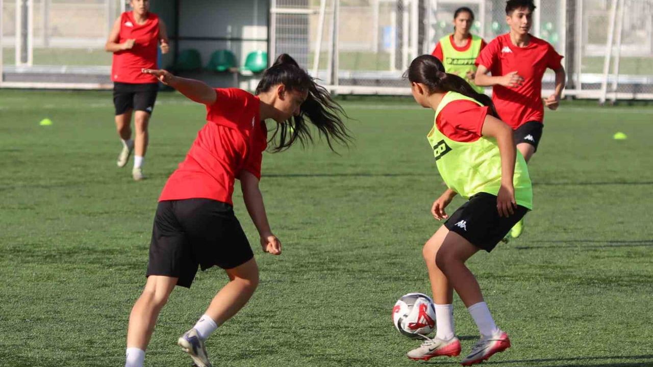 Kayseri'yi Süper Lig'de kalıcı kılma hedefiyle sezona hazırlanıyor