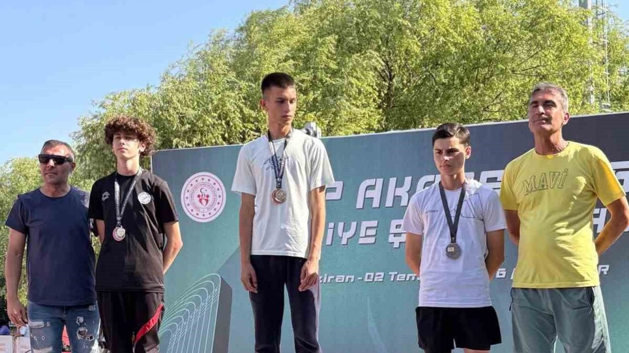 Kayserili Arda Uzağ, yüksek atlamada Türkiye şampiyonu oldu