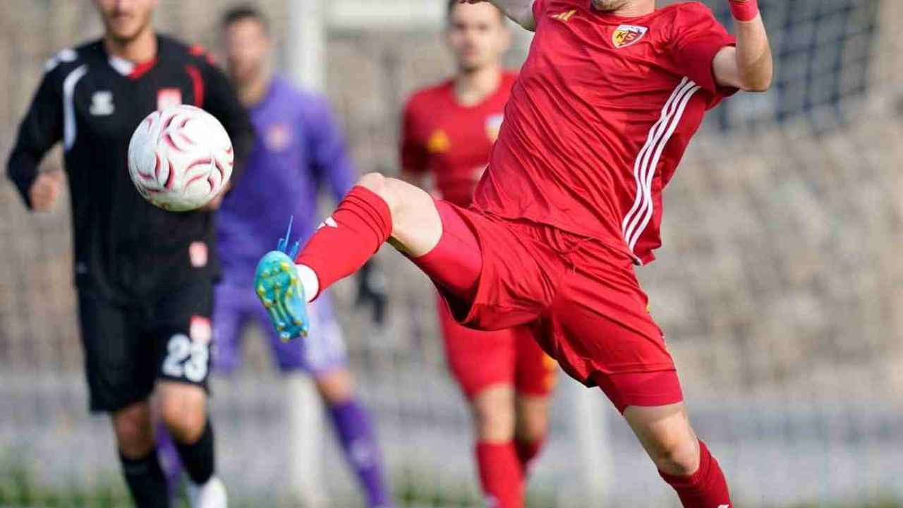 Kayserispor hazırlık maçında tek golle Sivasspor'a boyun eğdi