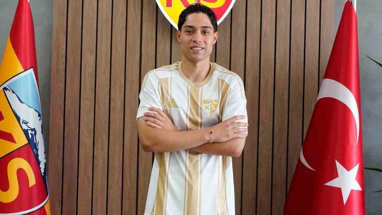 Kayserispor, Talha Sarıarslan ile 3 yıllık sözleşme imzaladı